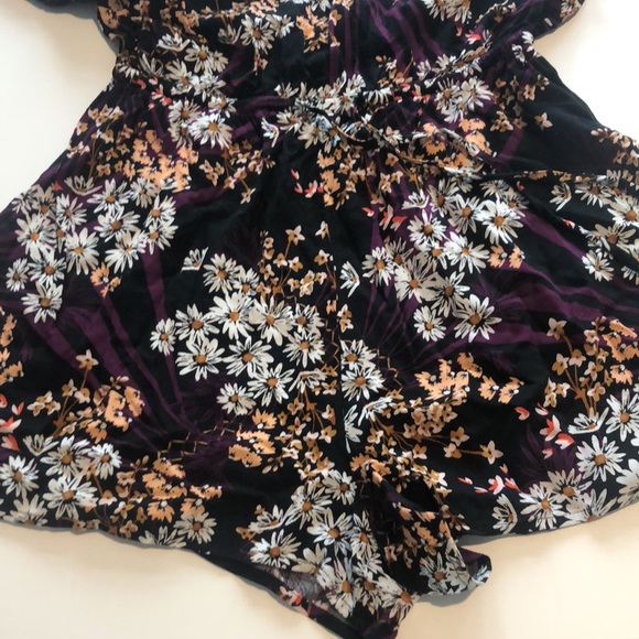 Express off the Shoulder Floral print Romper Sz- S - Picture 9 of 9